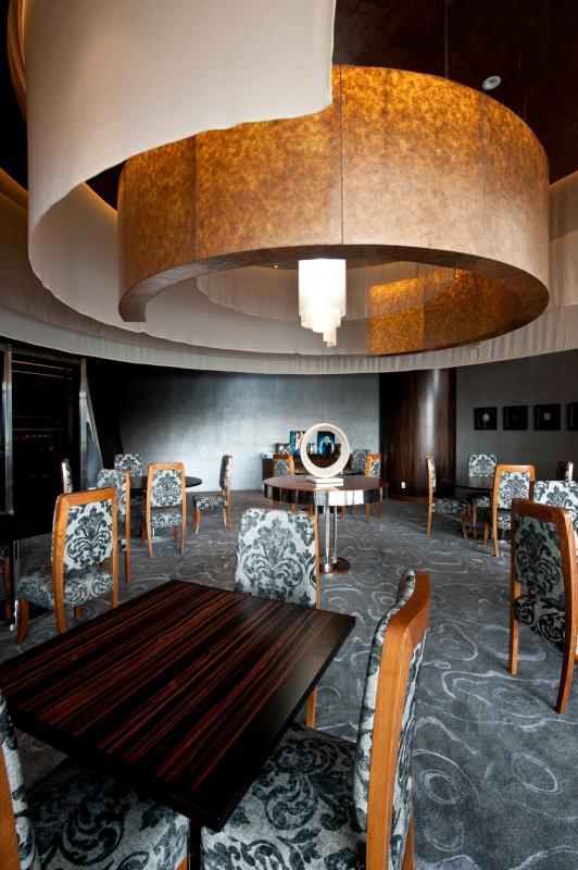 餐馆空间宽敞，设置了不同用餐区，让食客拥有个人空间。（受访者提供）