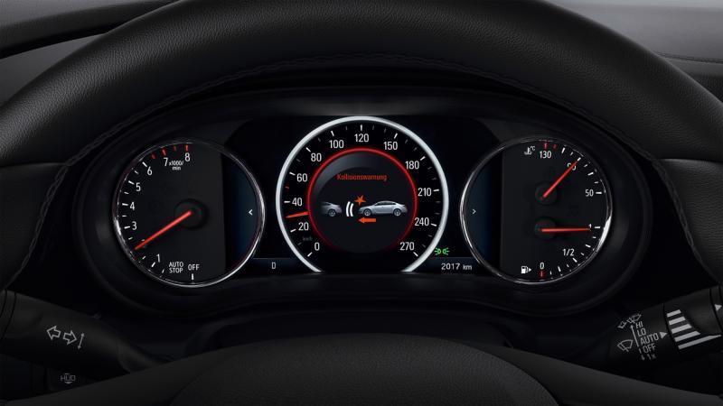 数码仪表板能显示碰撞警示,增加安全性。