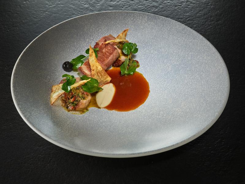 Alma的黑豚肉配南美洲烤肉酱。