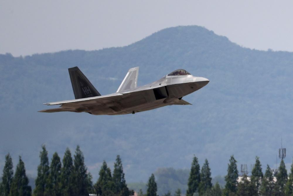 20180516_us_air_force_f-22_afp_Large.jpg
