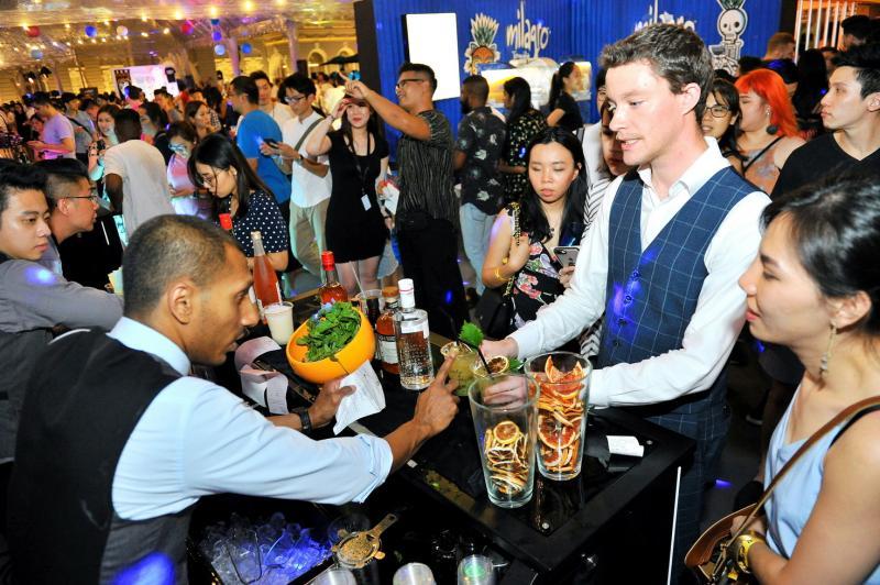 在皇后坊举行的鸡尾酒节吸引本地多家鸡尾酒吧团队参与。(照片由受访者提供)