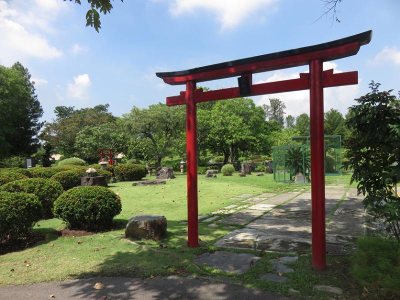 星和园,双秀桥附近的红色鸟居。