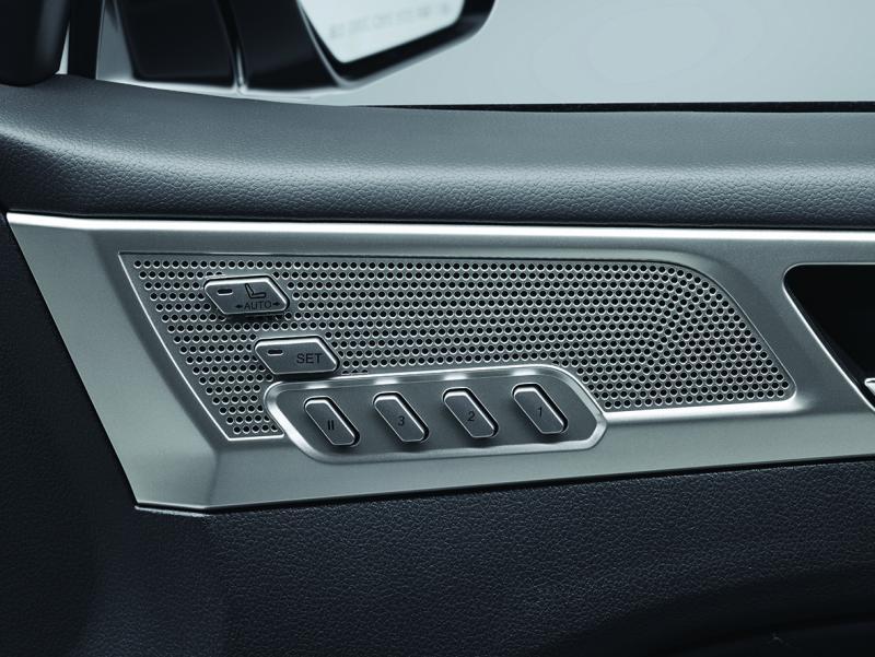 座椅记忆功能 主驾驶的座位能储存三个座椅设定,就算把车子借给别人使用,只要按钮就能回归原来设定,非常方便。