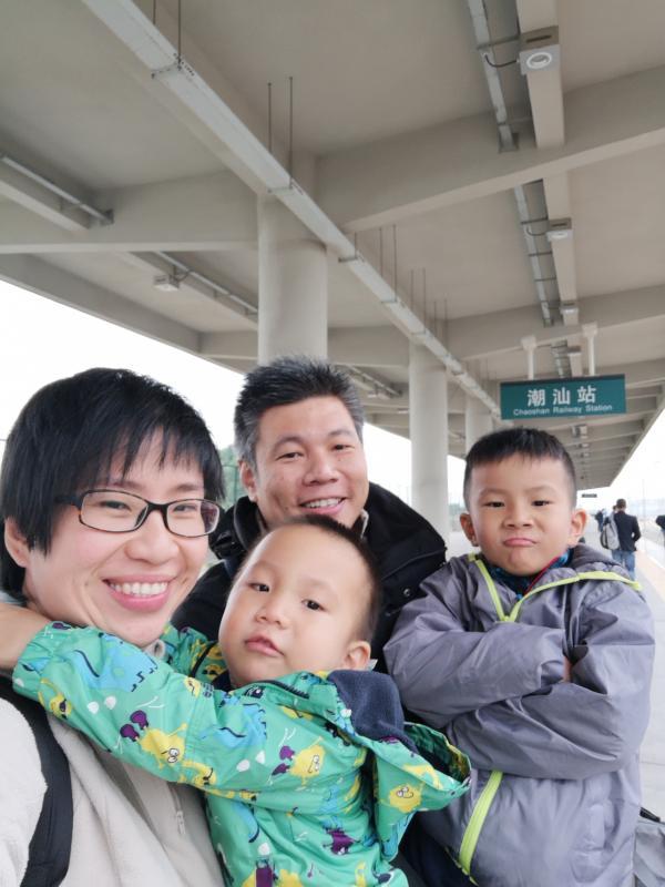 刘俊贤的太太和两个儿子陪着他一起圆梦。(受访者提供)