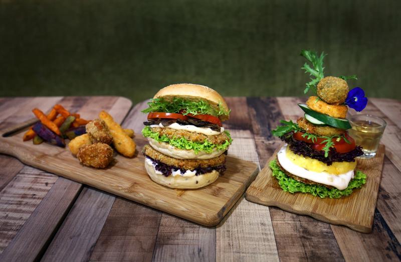 nomVnom的“盆栽汉堡包”和“Lion Sky Tower”汉堡。(萧紫薇摄影)