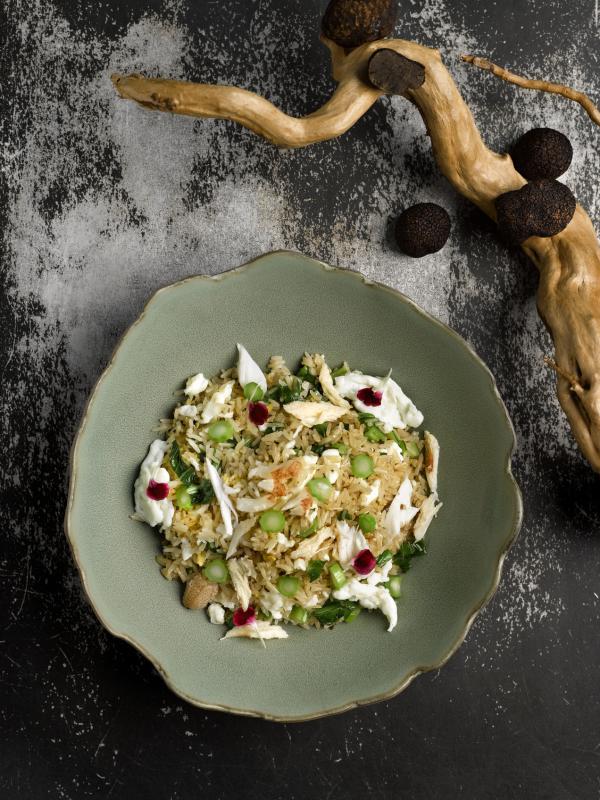 黑松露蟹肉炒饭。