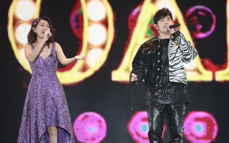2080619_showbiz_joanna_Large.jpg