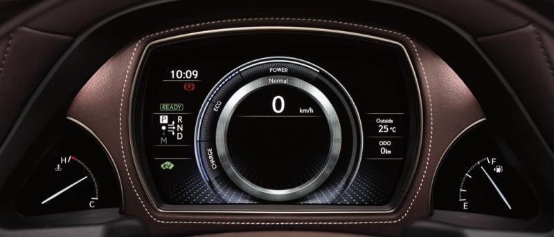 仪表盘相对比较简洁,一块8英寸的液晶屏幕几乎包含了所有行车所需信息。不同驾驶模式,仪表盘也会变换不同的风格,非常炫酷。