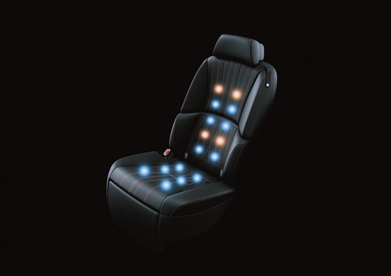 前排拥有28向可调座椅,甚至还有按摩功能。