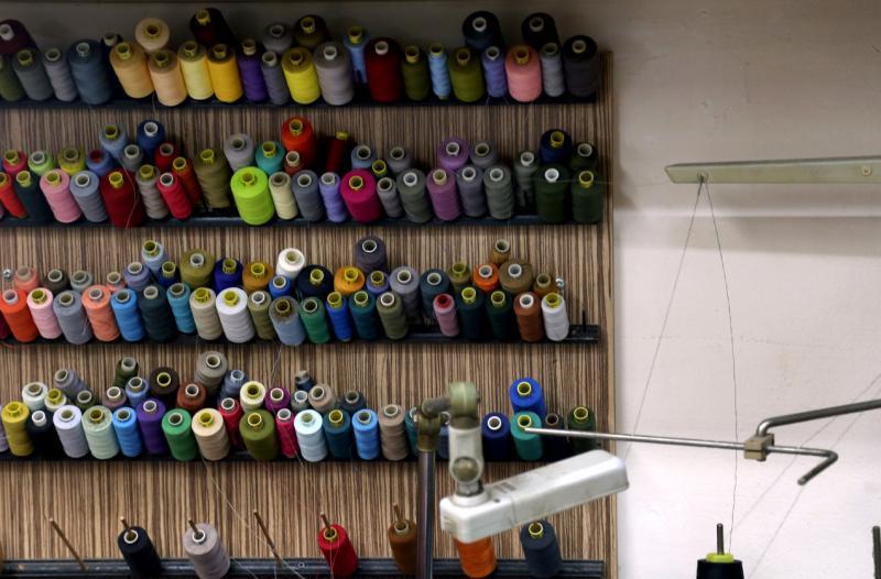 裁缝店虽然装潢简单,但设备齐全。