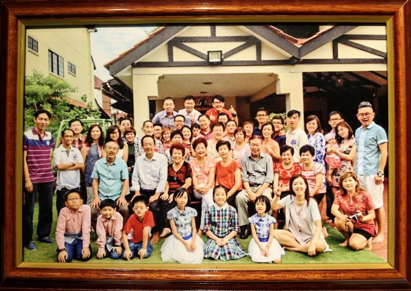 每逢过年过节,李爸爸和李妈妈都会聚集兄弟姐妹,场面热闹。