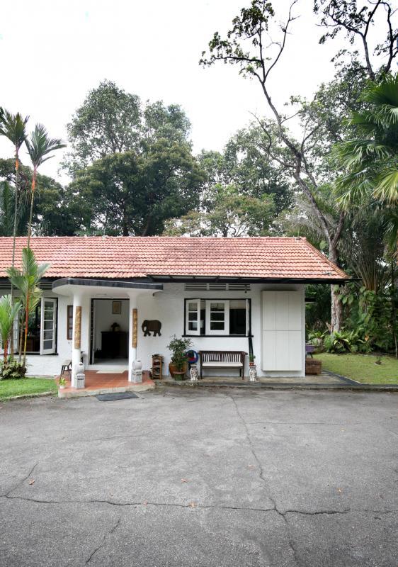 屋主非常喜欢黑白屋的情调与氛围,住了多年,也就有了故事。