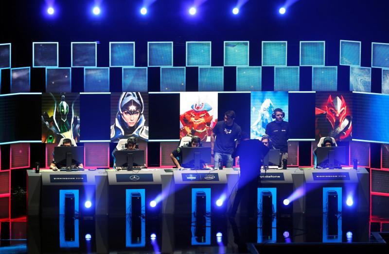 林承孜在2013年、2016年、2017年在新加坡举办的东南亚女子DOTA联赛（Female SEA League，简称“FSL”）中，她也分别获得冠军、季军的优异成绩。（路透社）