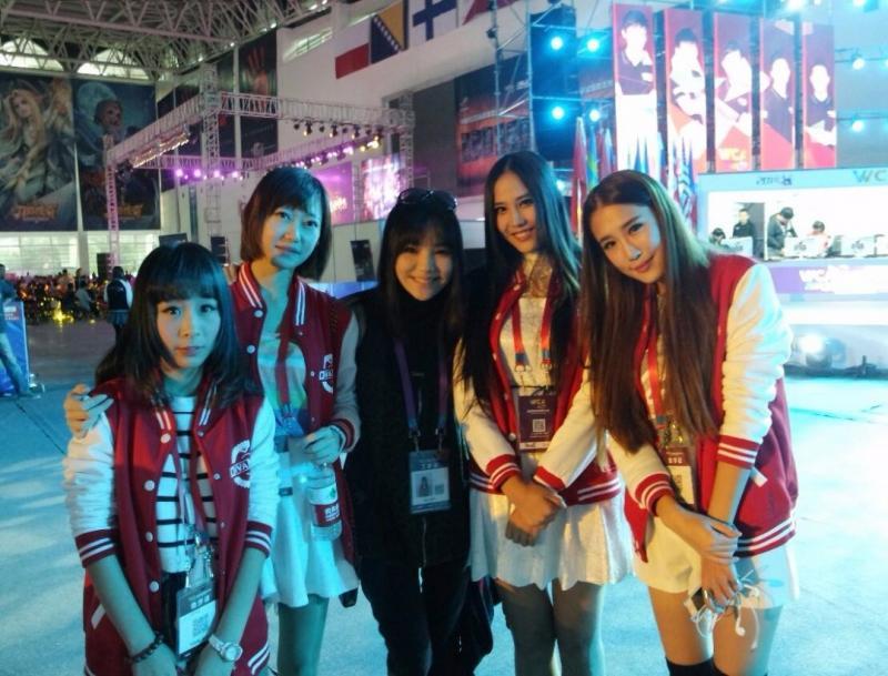 林承孜（左三）参加中国真人秀《加油，刀塔》。（受访者提供）