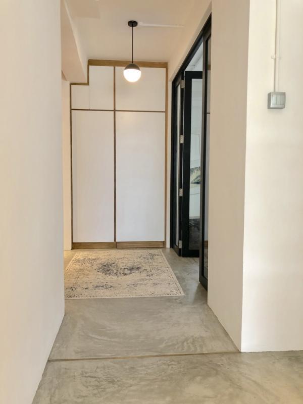 设计师的概念是将整个单位当成一张画布，让屋主将画布上色，诉说自己的故事。