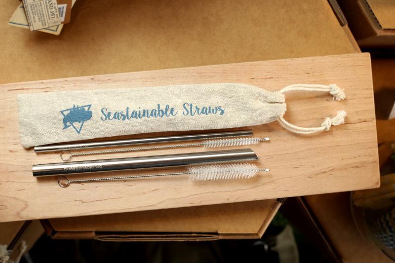 Seastainable Co的铁吸管和吸管清洁工具。(龙国雄摄影)