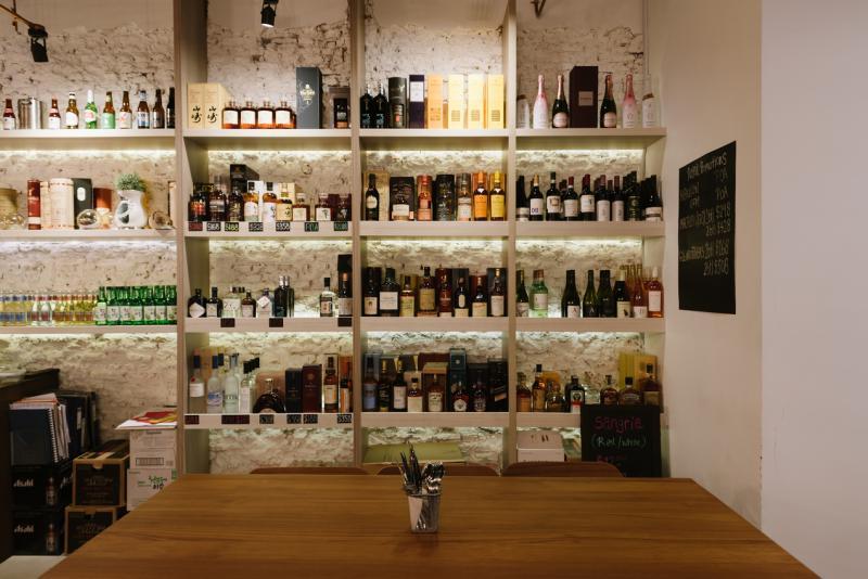 House of Mu创办人从各地搜罗而来的美酒。