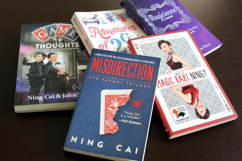 蔡嬣至今已出版了五本英文书,有些是与他人合著的。第一本书《两个女生的历险记》(Adventures of 2 Girls)是游记,当年还登上海峡时报畅销书榜。