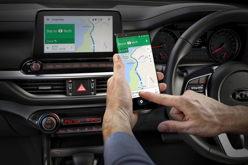 中控屏可连接苹果CarPlay和安卓Auto。