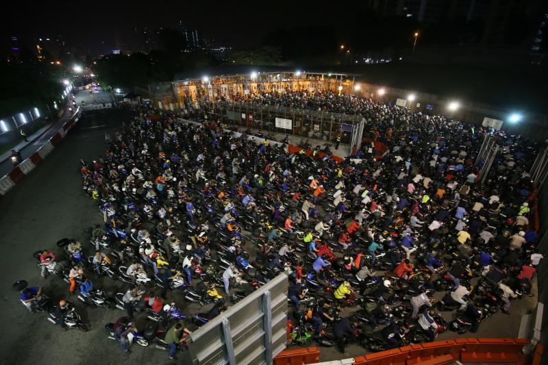 每天有至少10万辆电单车通关。