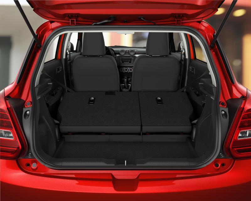 后车厢空间除了呈现完整的方正平面外,还有向下延伸高度。后座椅可以平放腾出更多的储物空间。