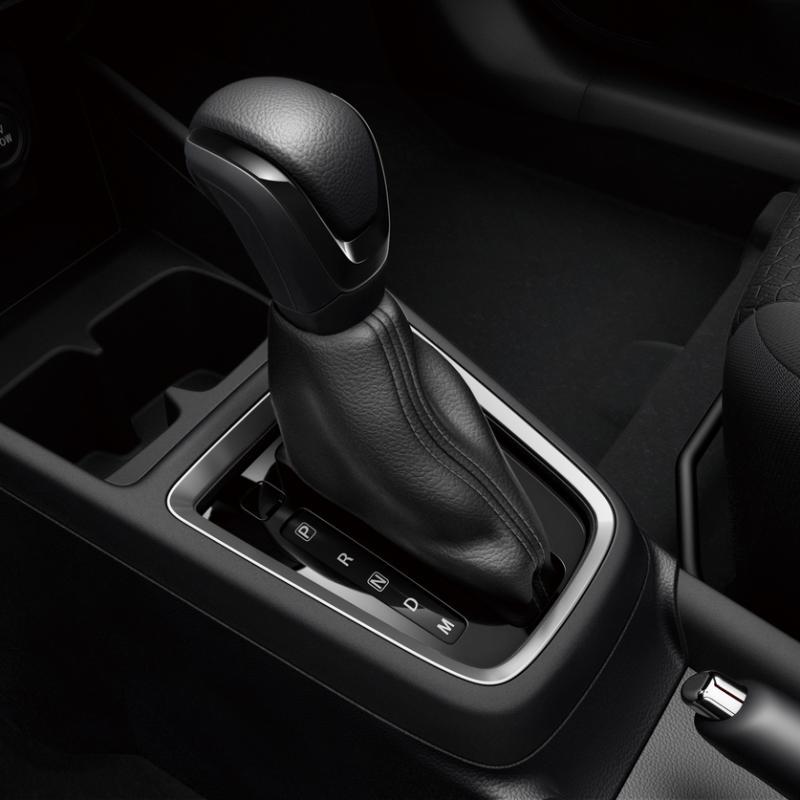 自动排挡车子搭配6段变速自动排挡,并能转换到M挡更好地操控。