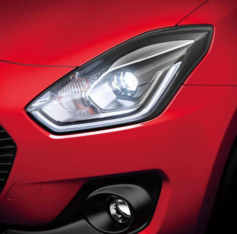 车头灯有日行灯元素的车头灯组成不规则形状,更有立体感。