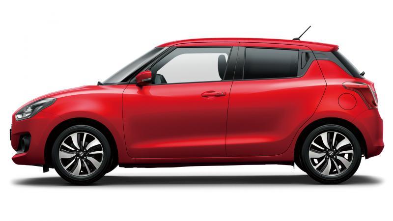 车后门采用隐蔽式的门把设计,从车侧看几乎以为是双门的coupe。