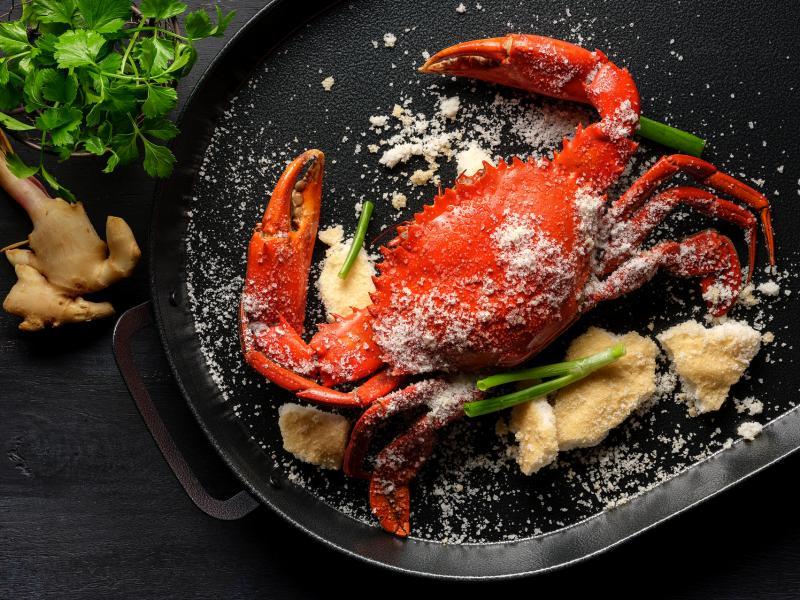 作为食材,螃蟹变化多端,蒸炸炒焗,不同煮法都美味。(滨海宾乐雅酒店提供)