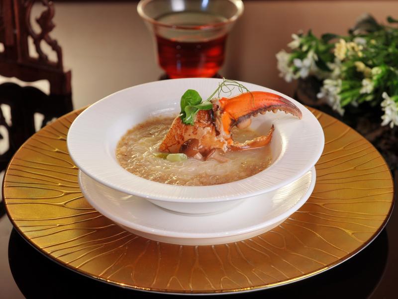 白胡椒蟹钳银粉煲。