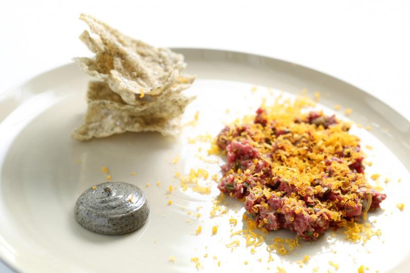 Salt Grill的木薯碎和牛鞑靼。