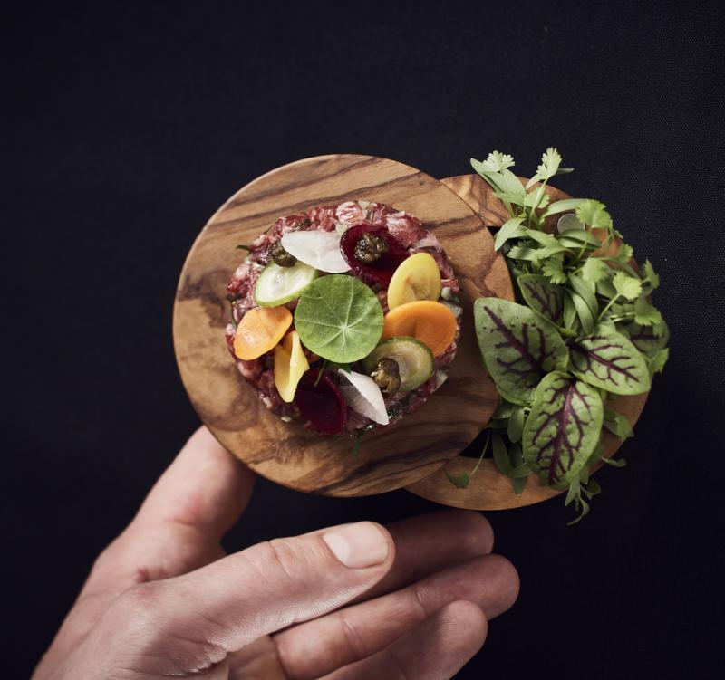 三角牛肉生鞑靼。