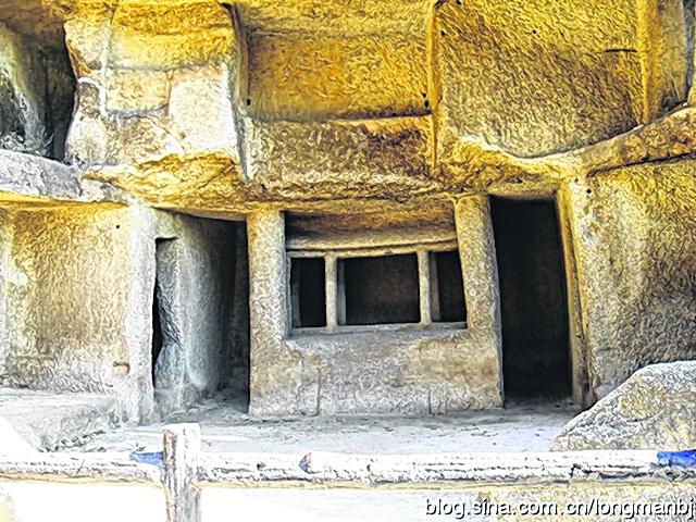 古崖居最高首领的“官邸”，被戏称为新加坡三房式组屋。（互联网）