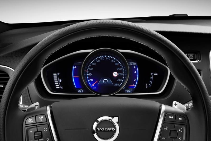 多功能驾驶盘与仪表盘的设计都有浓烈的北欧简约格调。