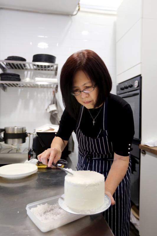 莫美莉因租金和人手压力,去年关闭和儿子经营的咖啡座。