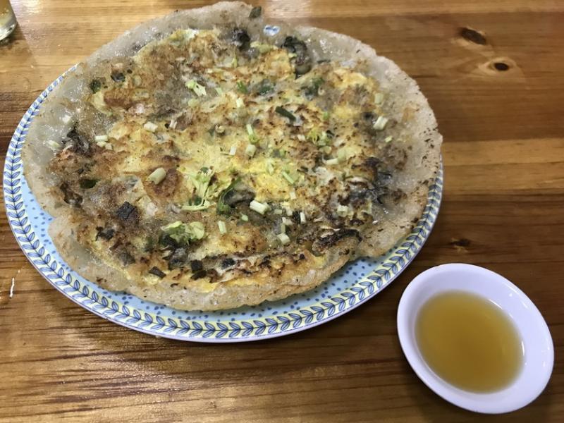 潮汕蚝烙,香脆可口,内搭有细米粉。