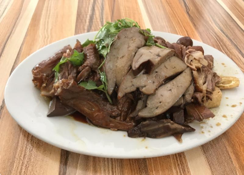 卤鹅拼盘,香味四溢。