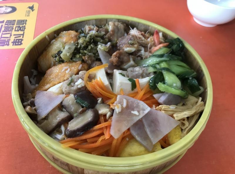 食材丰富的蒸笼饭,料鲜味美。