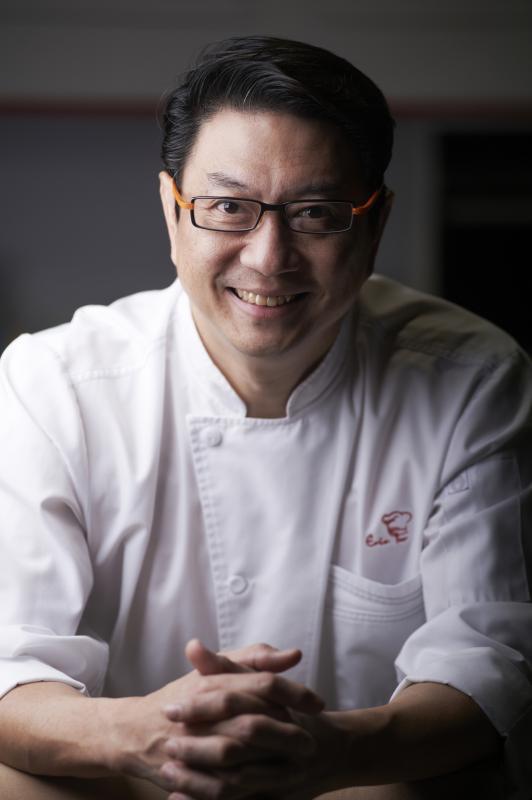 名厨张添来会选用当地食材现场示范厨艺。