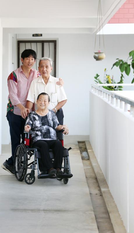 汪春龙旅居纽约,每半年回新加坡一次,在父母眼中,总是个长不大却很懂事的孩子。