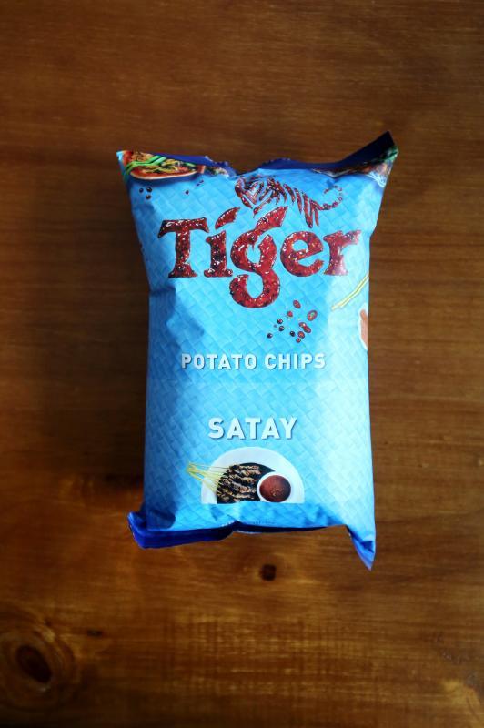 Tiger的沙爹马铃薯片。