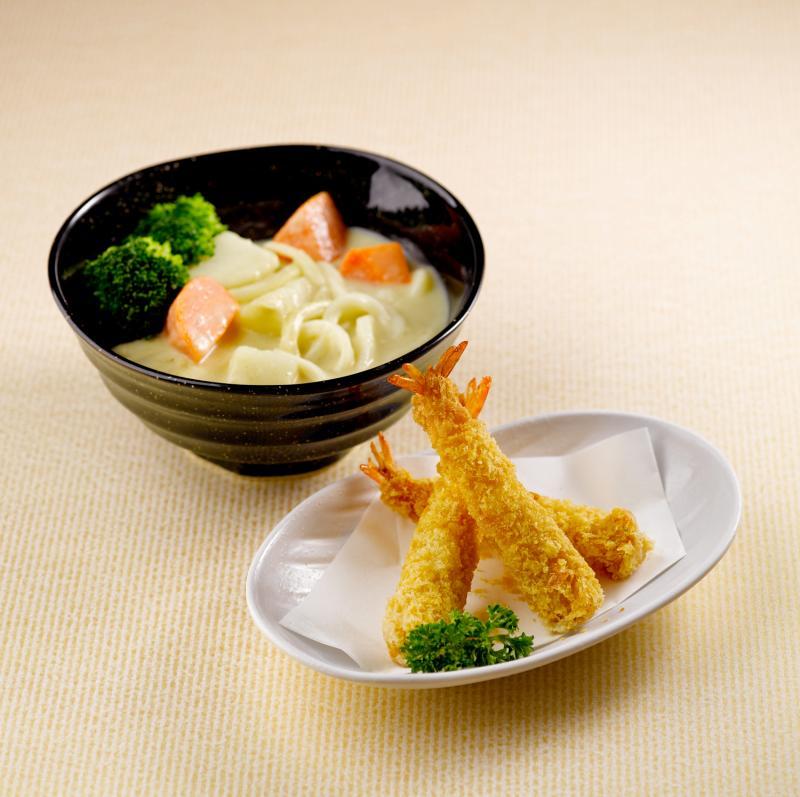 白咖喱乌冬面搭配天妇罗,吃起来又是另一番滋味。