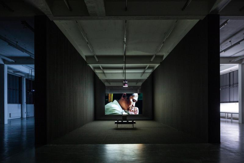 何子彦短片装置《无名》（2017）用梁朝伟的电影镜头组成重叠叙说马共总书记莱特的神秘事迹。（受访者提供）