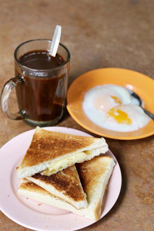 琼华昌餐室的招牌烤面包早餐。