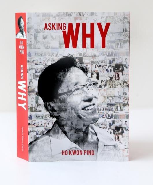 《Asking Why》收集何光平50年来的文字与演讲记录。(严宣融摄)