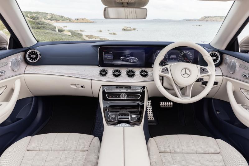 12.3英寸的娱乐系统显示屏有很饱满的色彩和高清的分辨率,汽车数据有G力表和马力以及扭力显示。