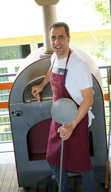 安多尼奥在家创办“Casa Nostra”私房用餐服务。