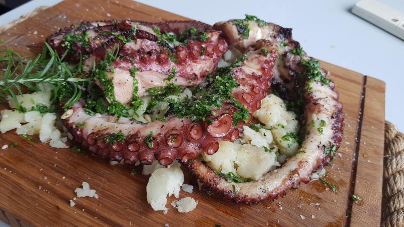 意大利马铃薯章鱼沙拉。