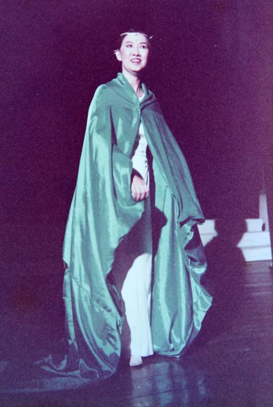 高慧碧在《乌拉世界》饰演说书人。(受访者提供)