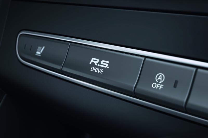 赛车按钮—只要一个按钮就能马上启动运动或赛车模式,方便车主随时在路上奔驰。